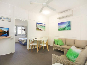 Tondio Terrace Flat 2 - Neat and tidy budget accommodation, easy walk to the beach